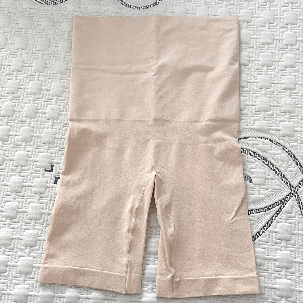 NEW High-Waisted Shapewear Shorts in Nude